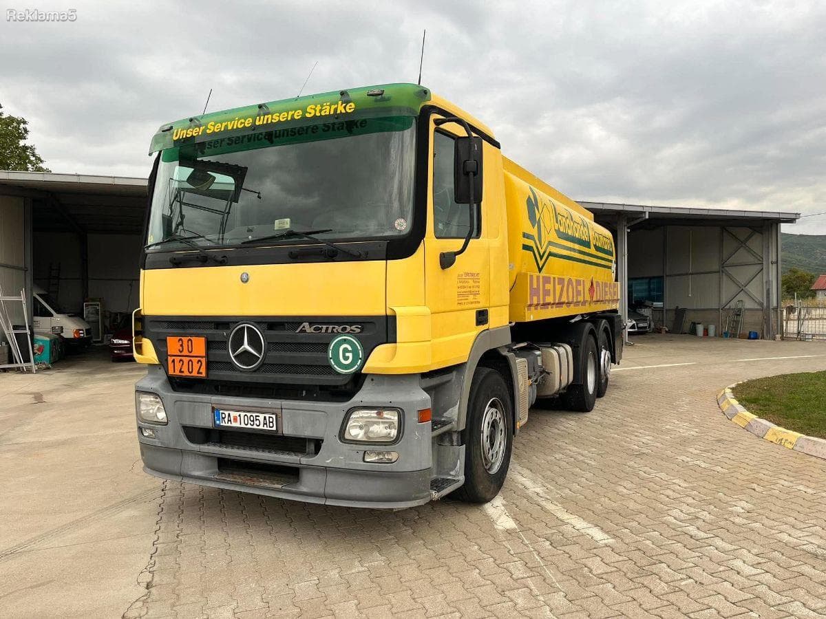 Mercedes Actros 25-44 цистерна за нафта — 1/3